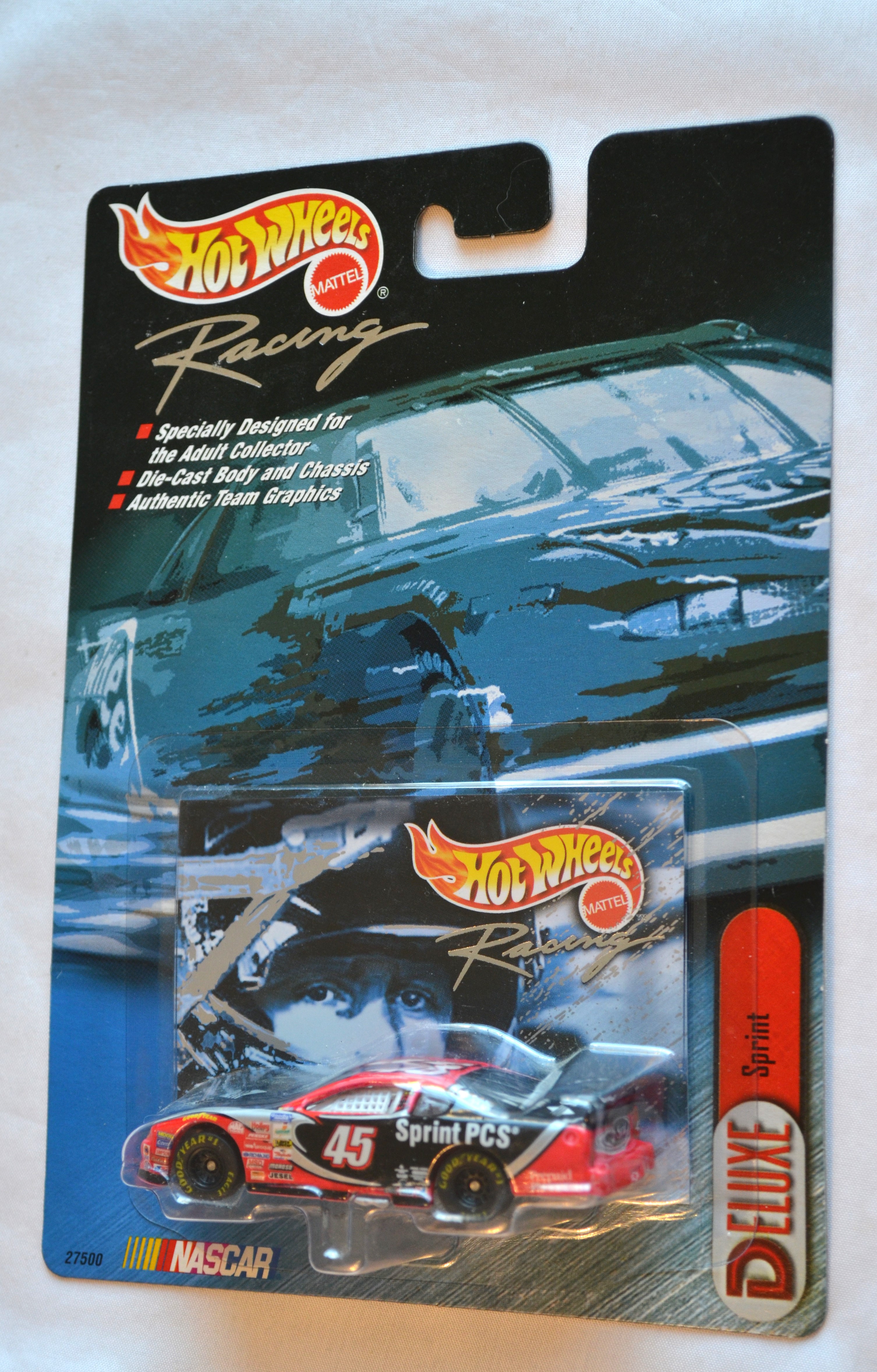 New Hot Wheels 27500 - HWRACING Red and Black 45 Sprint PCS