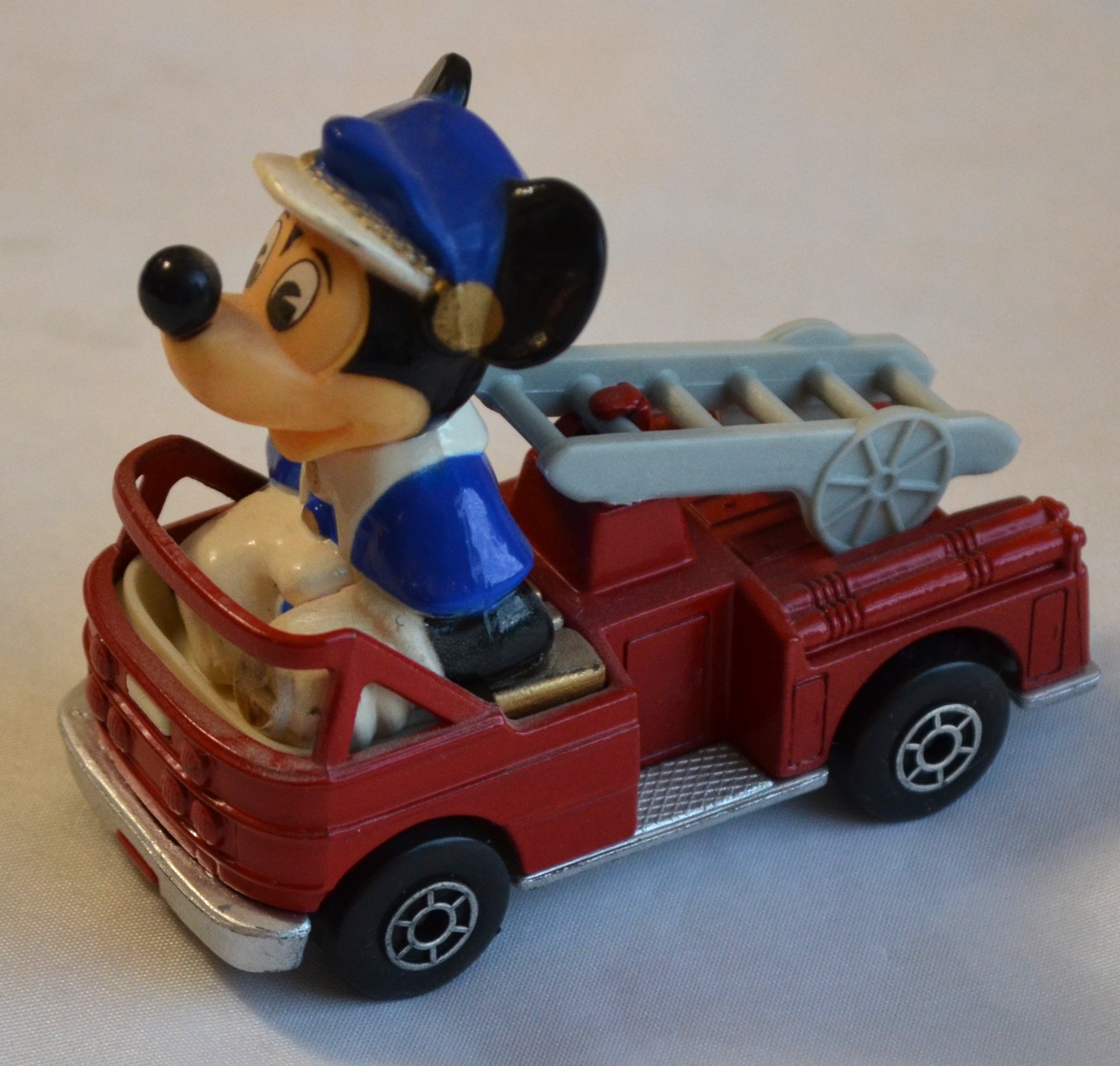 Matchbox DISNEY WD1A2 Mickeys Fire Engine